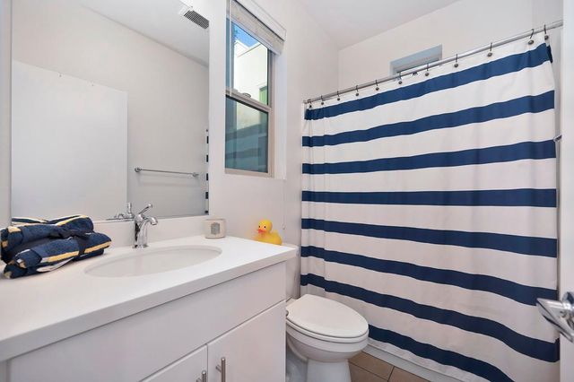 216 Box Ln, Sacramento, CA 95818