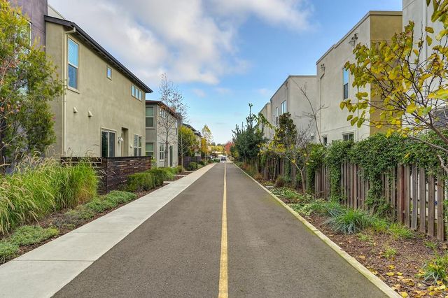 216 Box Ln, Sacramento, CA 95818