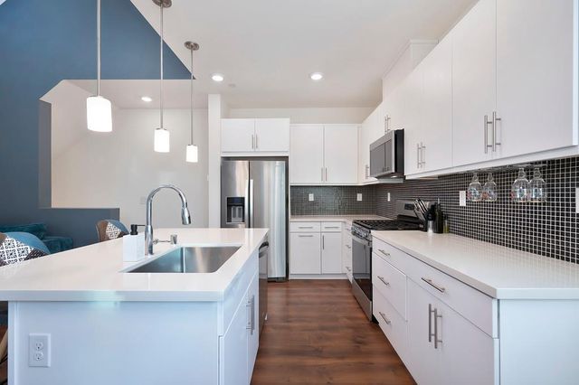 216 Box Ln, Sacramento, CA 95818