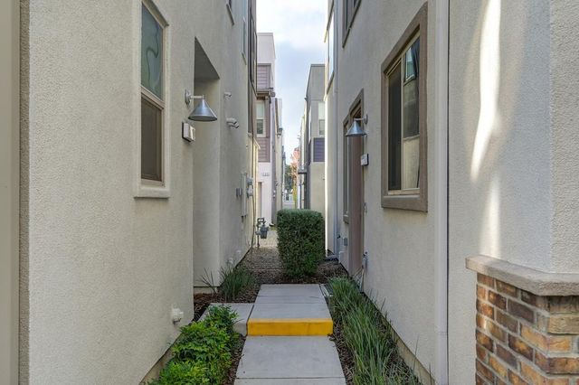 216 Box Ln, Sacramento, CA 95818