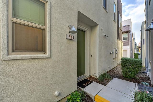 216 Box Ln, Sacramento, CA 95818