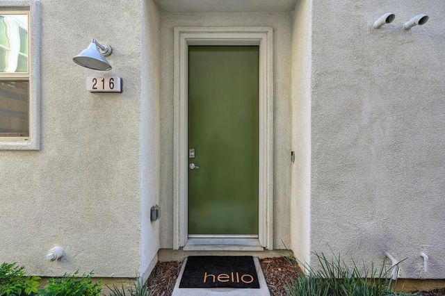 216 Box Ln, Sacramento, CA 95818