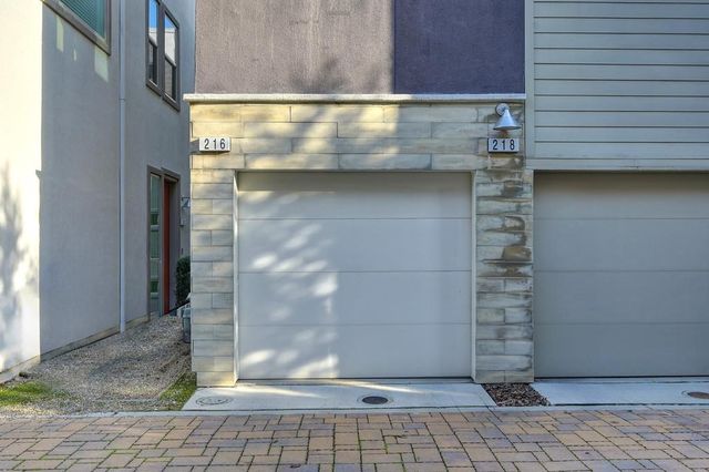 216 Box Ln, Sacramento, CA 95818