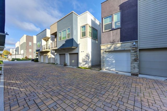 216 Box Ln, Sacramento, CA 95818