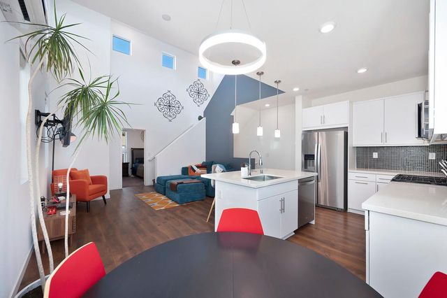 216 Box Ln, Sacramento, CA 95818