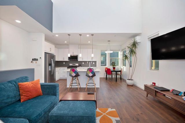 216 Box Ln, Sacramento, CA 95818