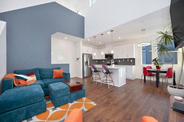 216 Box Ln, Sacramento, CA 95818