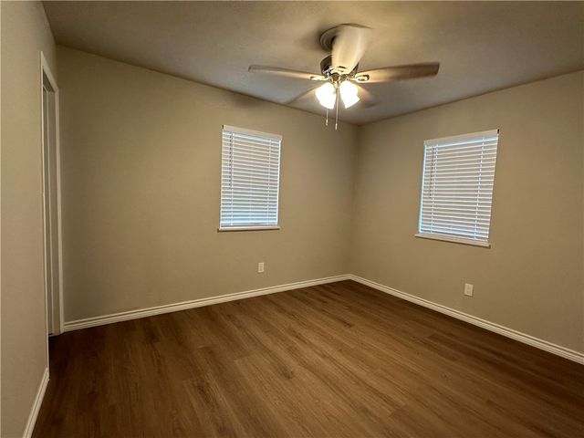 1029 Southcliff Dr, Portland, TX 78374