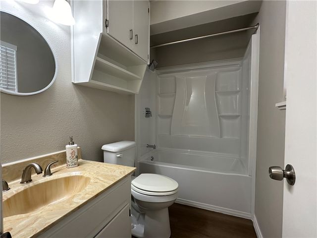 1029 Southcliff Dr, Portland, TX 78374