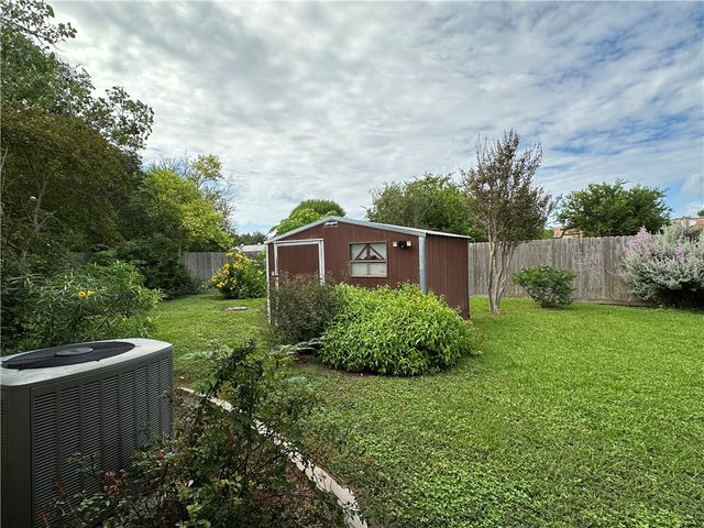 1029 Southcliff Dr, Portland, TX 78374