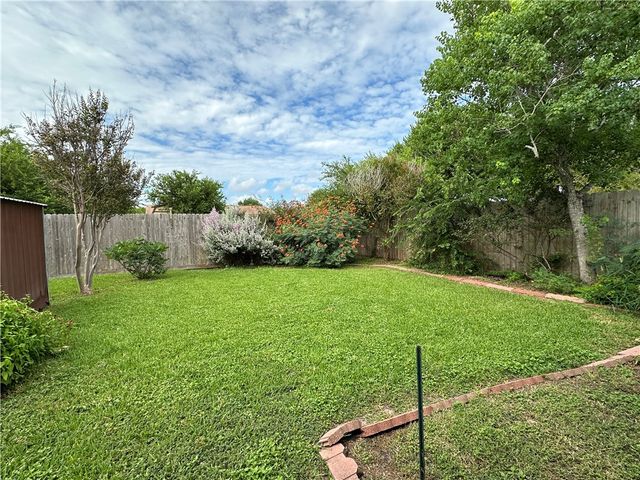 1029 Southcliff Dr, Portland, TX 78374