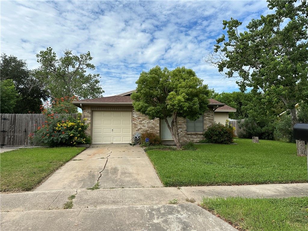 1029 Southcliff Dr, Portland, TX 78374