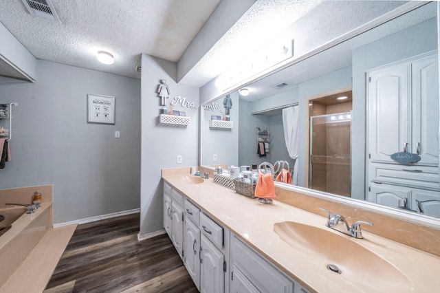 916 Rachelle Drive, Red Oak, TX 75154