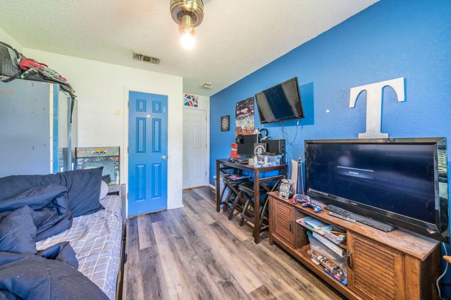 916 Rachelle Drive, Red Oak, TX 75154