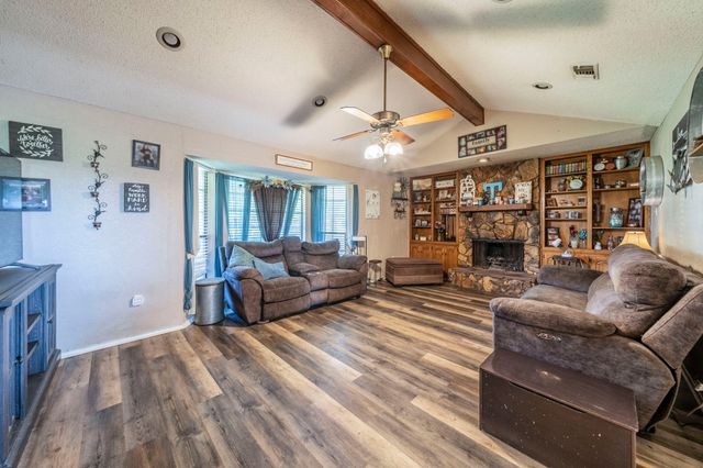 916 Rachelle Drive, Red Oak, TX 75154