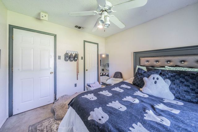 916 Rachelle Drive, Red Oak, TX 75154