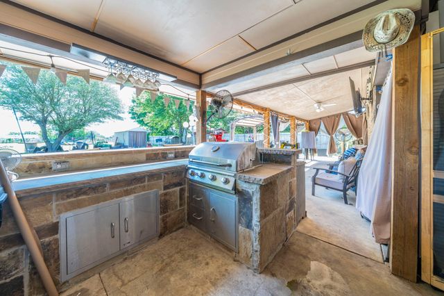 916 Rachelle Drive, Red Oak, TX 75154