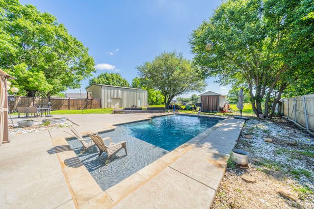 916 Rachelle Drive, Red Oak, TX 75154
