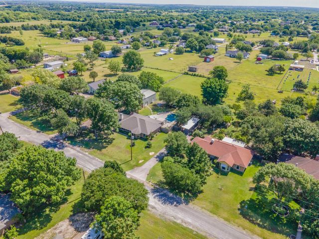 916 Rachelle Drive, Red Oak, TX 75154