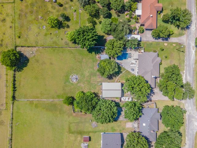 916 Rachelle Drive, Red Oak, TX 75154
