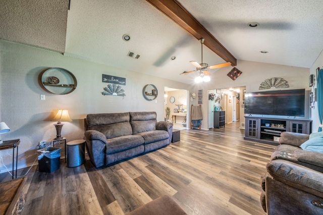 916 Rachelle Drive, Red Oak, TX 75154