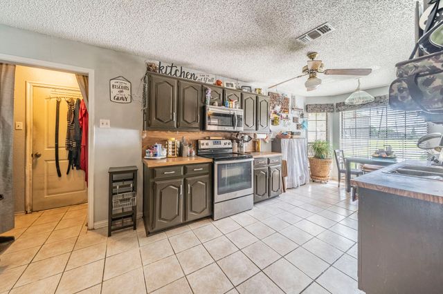 916 Rachelle Drive, Red Oak, TX 75154