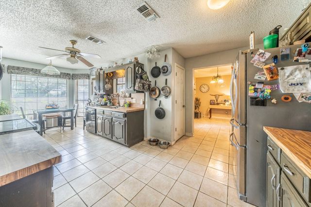 916 Rachelle Drive, Red Oak, TX 75154