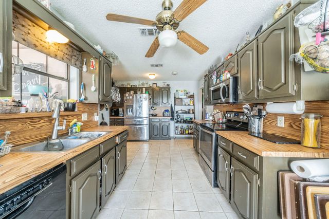 916 Rachelle Drive, Red Oak, TX 75154