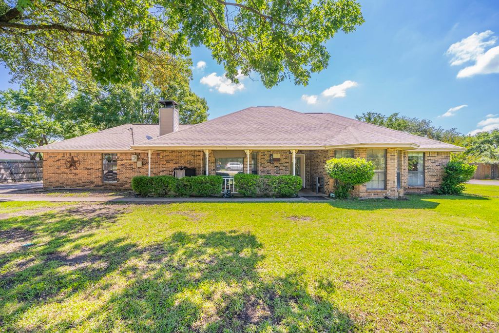 916 Rachelle Drive, Red Oak, TX 75154