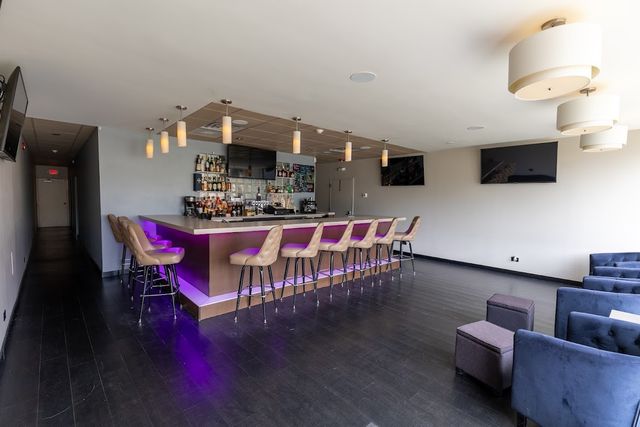 8905 W Cermak Road, North Riverside, IL 60546