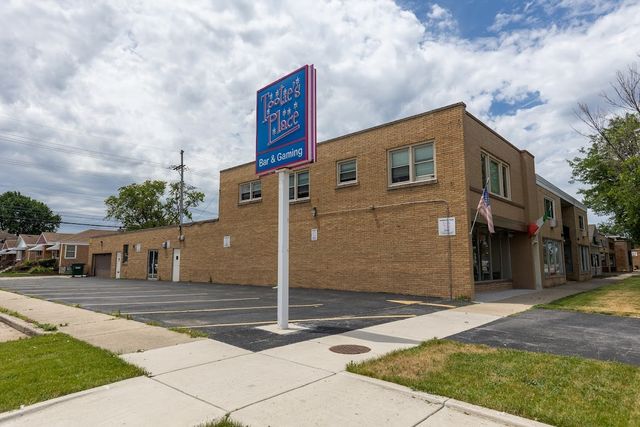 8905 W Cermak Road, North Riverside, IL 60546