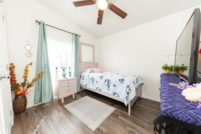 2400 W Midvalley Avenue R6, Visalia, CA 93277