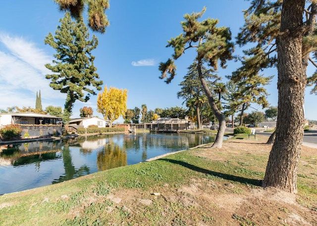 2400 W Midvalley Avenue R6, Visalia, CA 93277