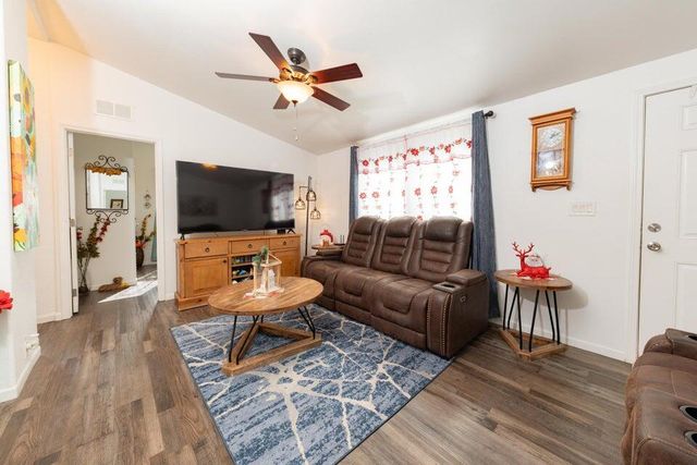 2400 W Midvalley Avenue R6, Visalia, CA 93277