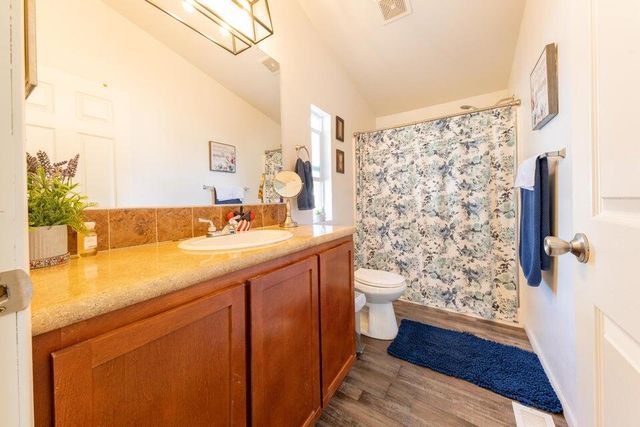 2400 W Midvalley Avenue R6, Visalia, CA 93277