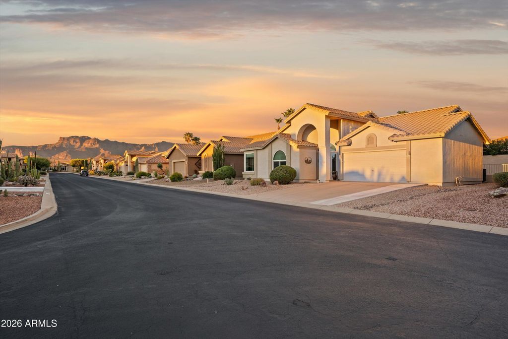 6225 S SANDTRAP Drive, Gold Canyon, AZ 85118 — photo 2