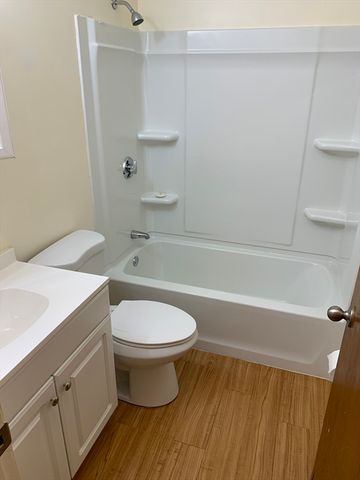 70 Madison 3, Amesbury, MA 01913