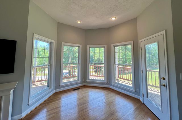 8011 Tn- 58, Harrison, TN 37341