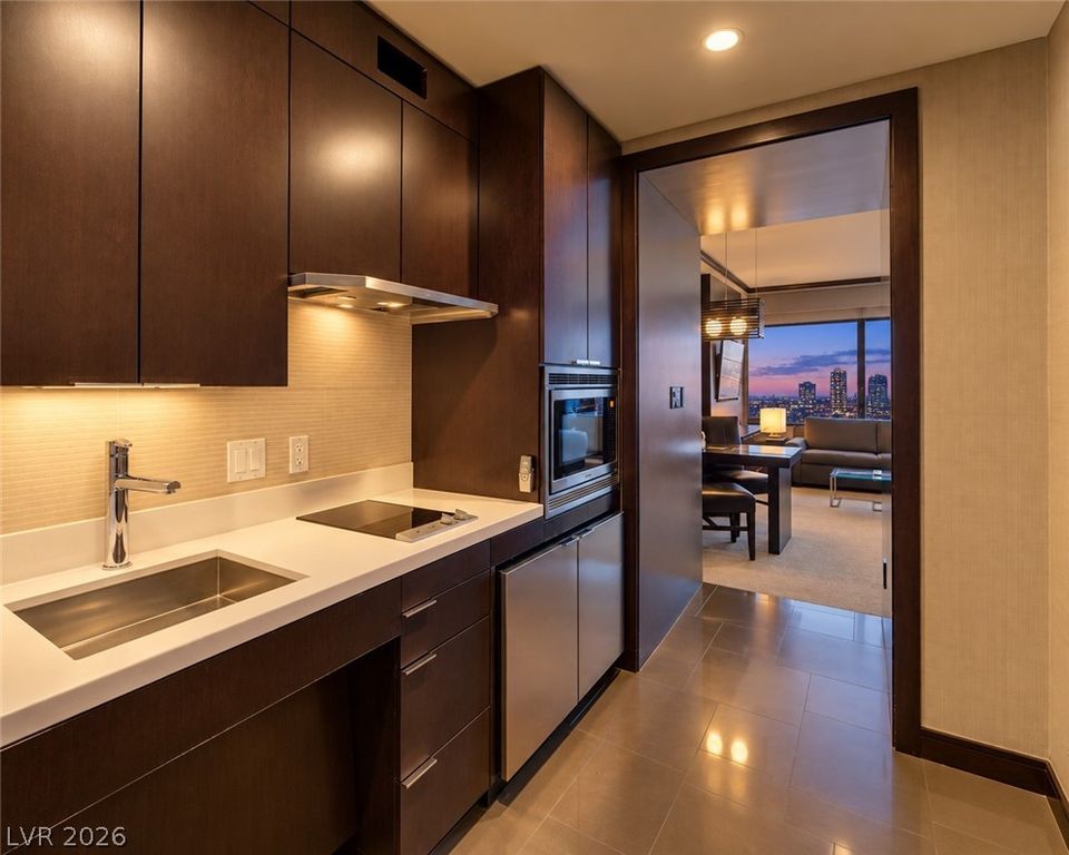 2600 HARMON Avenue 16011, Las Vegas, NV 89109 — exterior