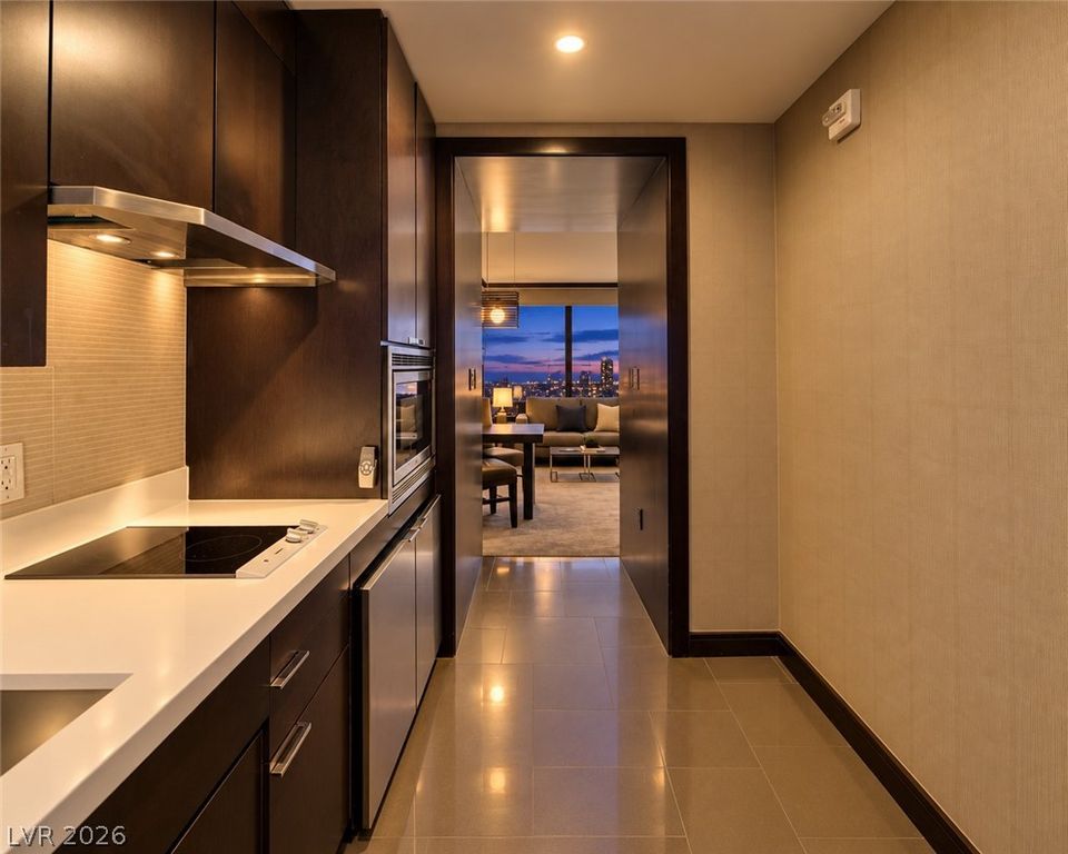 2600 HARMON Avenue 16011, Las Vegas, NV 89109 — photo 2