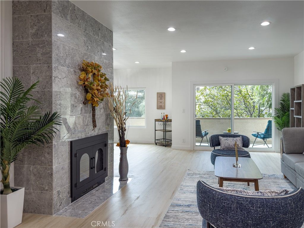 Image 13 of property listing at 1944 Glendon Avenue 209, Los Angeles, CA 90025