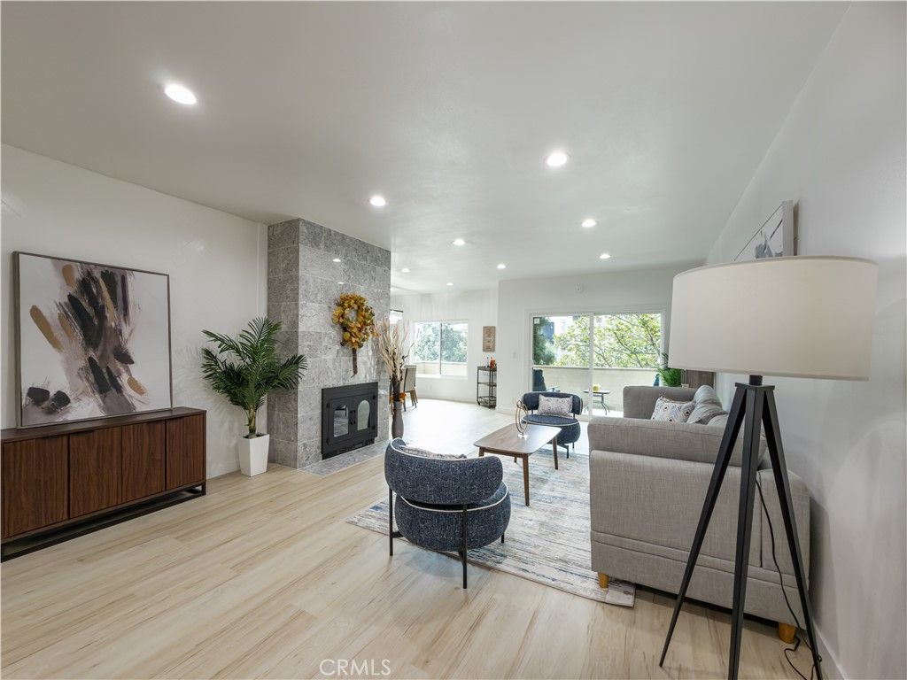 Image 14 of property listing at 1944 Glendon Avenue 209, Los Angeles, CA 90025