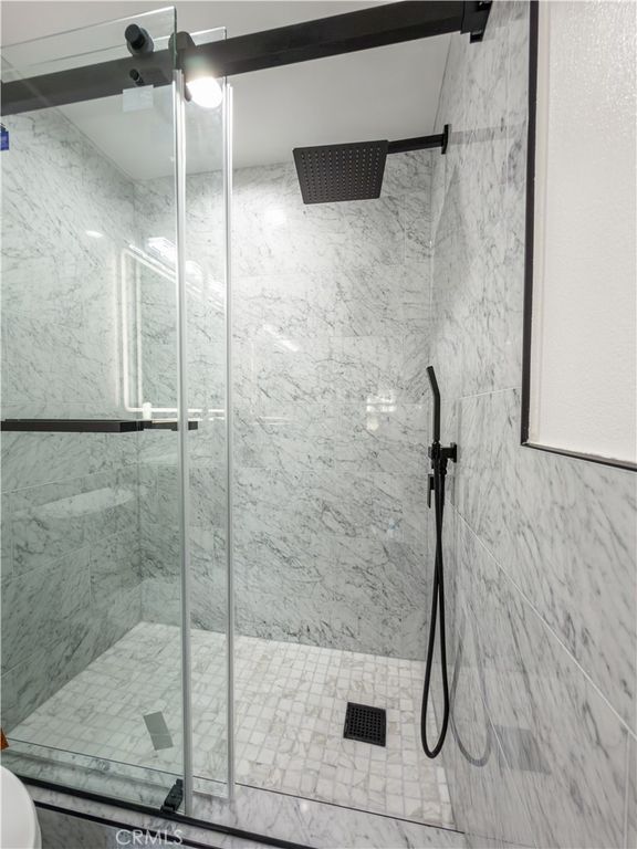 Image 41 of property listing at 1944 Glendon Avenue 209, Los Angeles, CA 90025