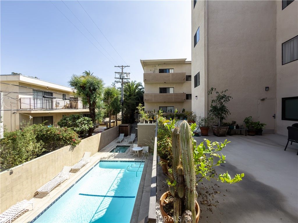 Image 60 of property listing at 1944 Glendon Avenue 209, Los Angeles, CA 90025