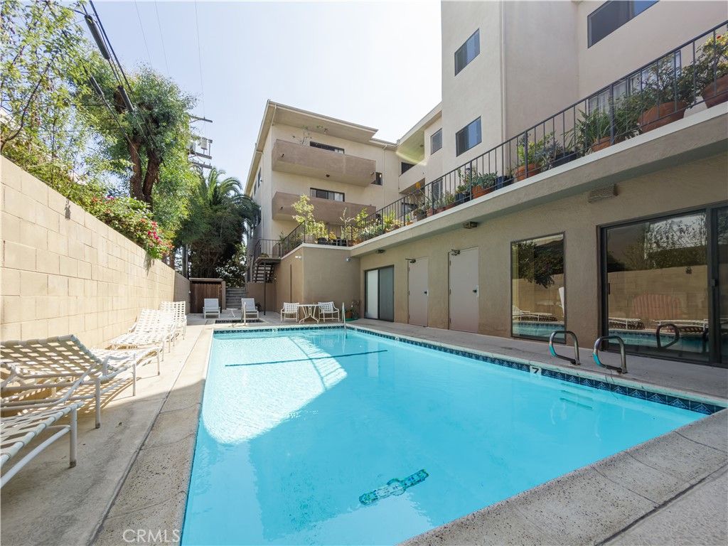Image 61 of property listing at 1944 Glendon Avenue 209, Los Angeles, CA 90025