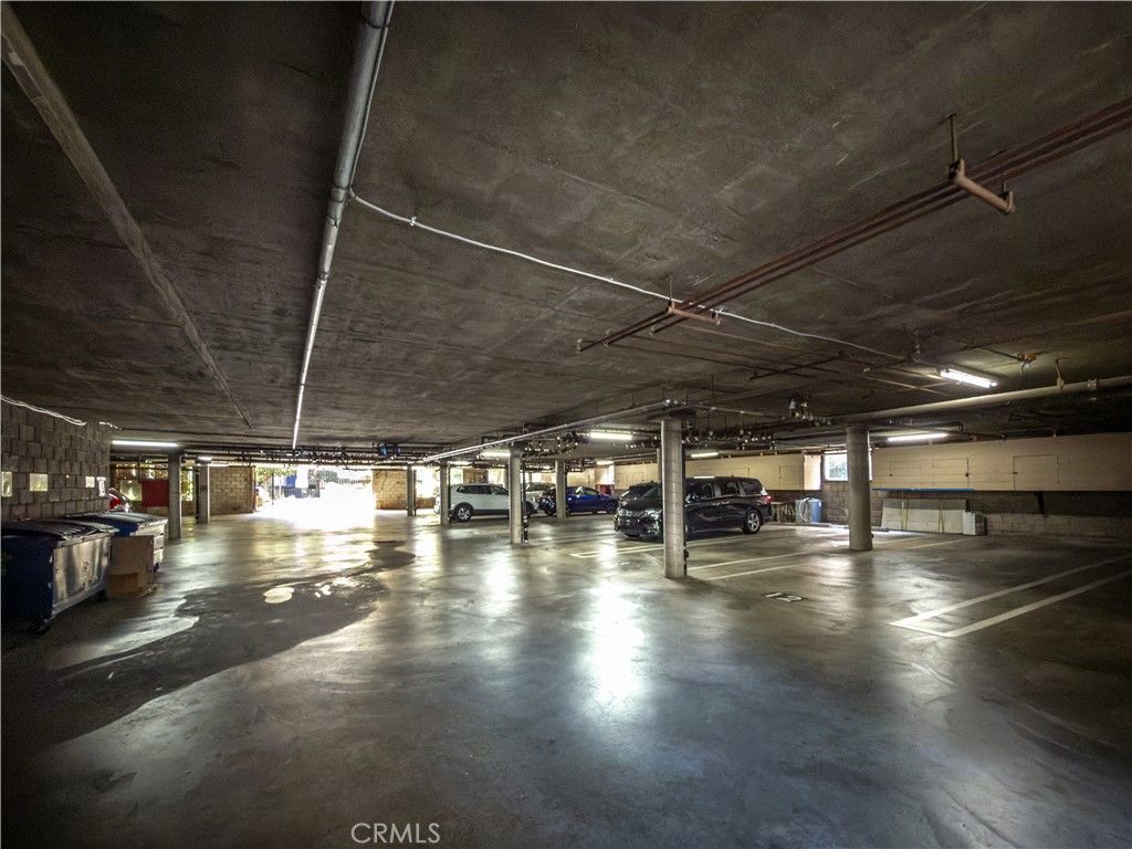Image 62 of property listing at 1944 Glendon Avenue 209, Los Angeles, CA 90025