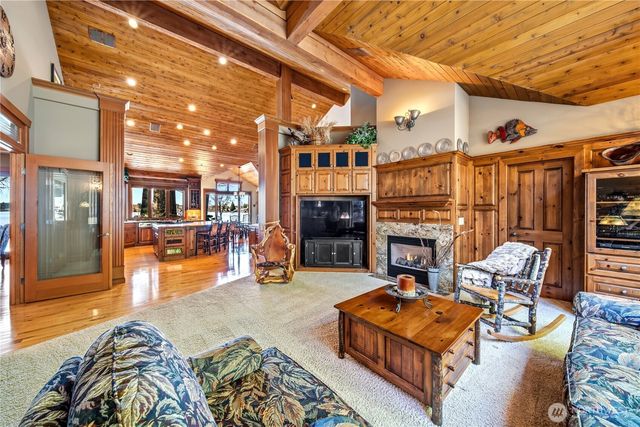 21102 Snag Island Drive E, Lake Tapps, WA 98391