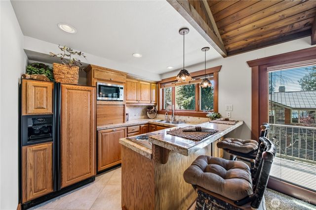 21102 Snag Island Drive E, Lake Tapps, WA 98391