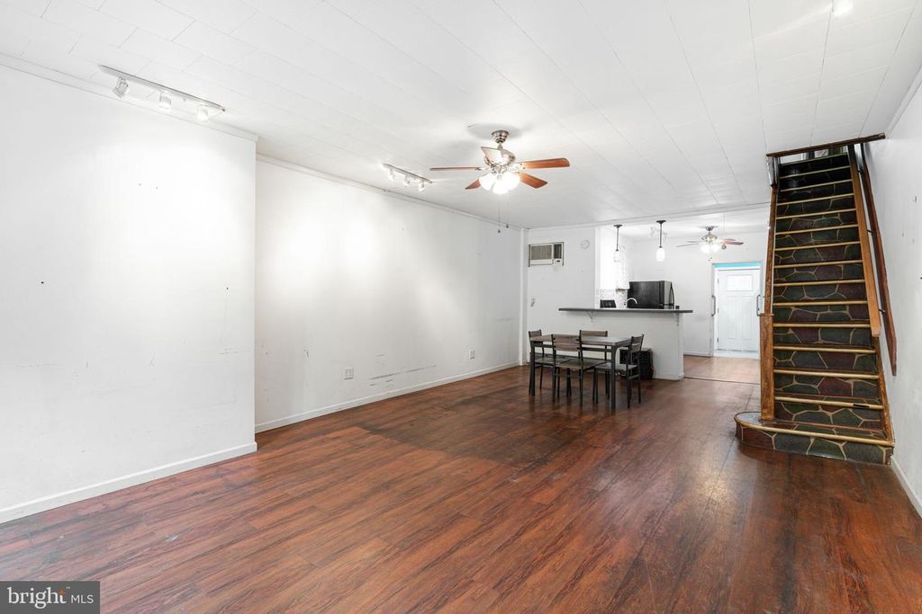 120 MCKEAN ST, Philadelphia, PA 19148