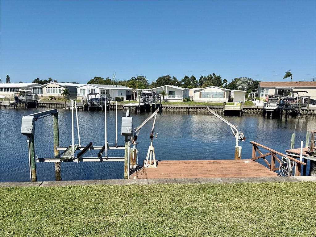 7186 MOUNT ARLINGTON DRIVE NE 421, St Petersburg, FL 33702